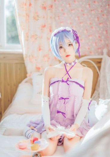 俏女性花开