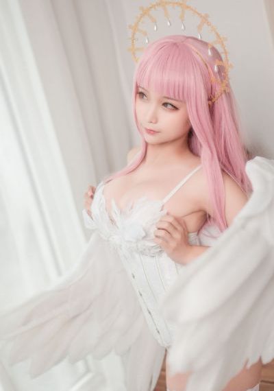 美女把胸全部露出