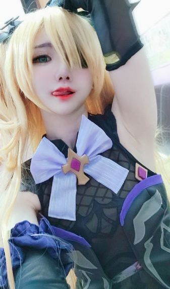 裙子里的是怪兽